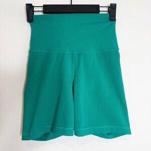 Yogalicious lux everyday 7” shorts mint green size small